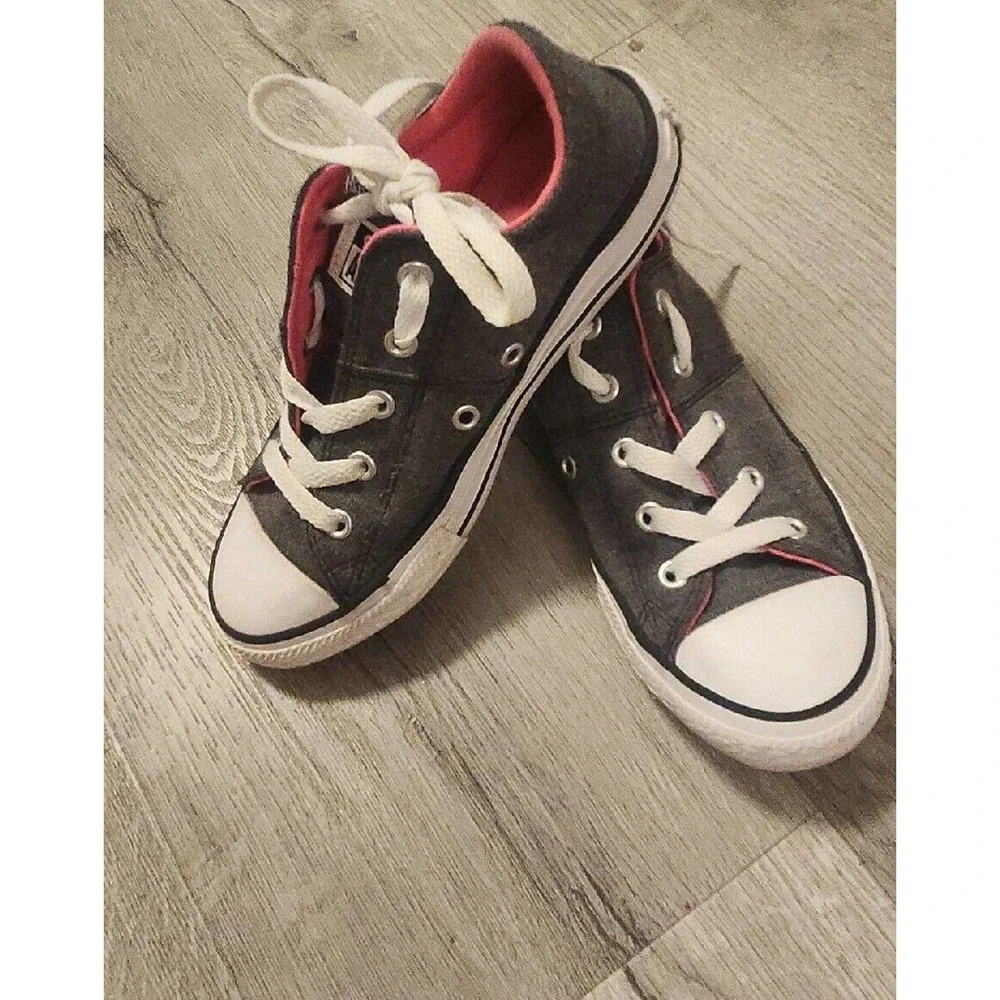 Converse All Star Low Top Shoes Dark‎ Gray With Pink Trim Size 1